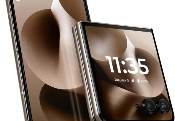 Motorola Razr Ultra 2025 Unlocked Smartphone: 16GB RAM 512GB US Model with 50MP Camera in Pantone Mountain Trail