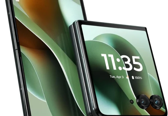 Motorola Razr Ultra 2025 Unlocked 16/512GB 50MP Camera Pantone Scarab